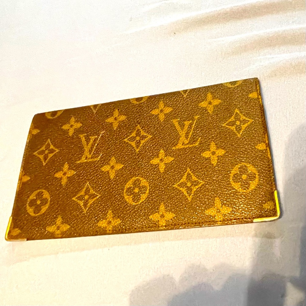 Authentic Louis Vuitton monogram bifold wallet 823